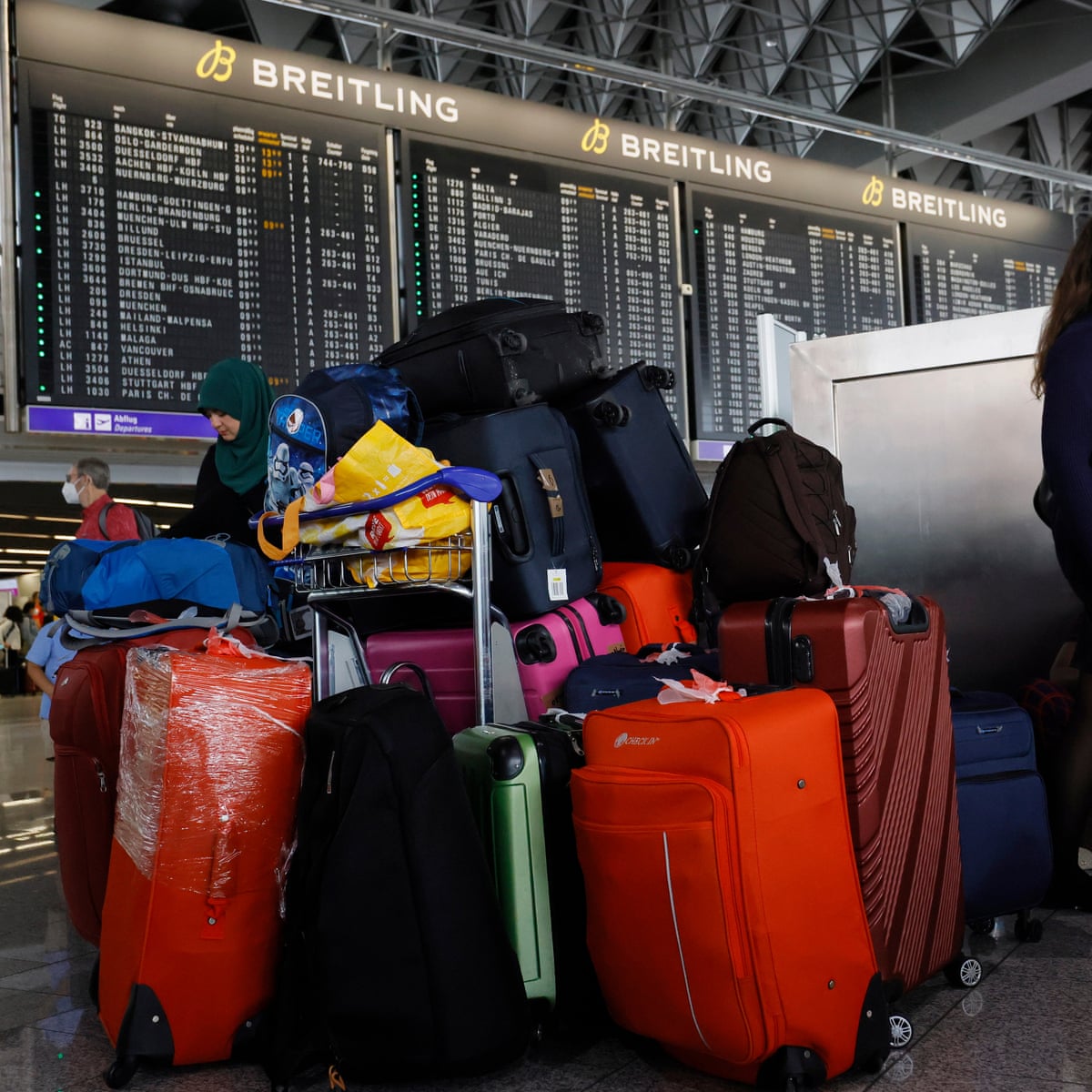 German tourists told to use colourful luggage to avoid airport