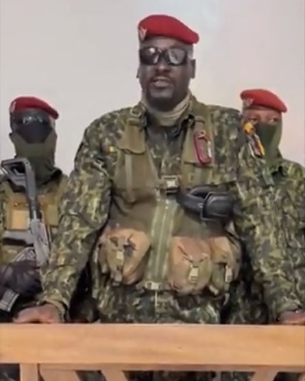 A screengrab of video showing Col Mamadi Doumbouya delivering a speech