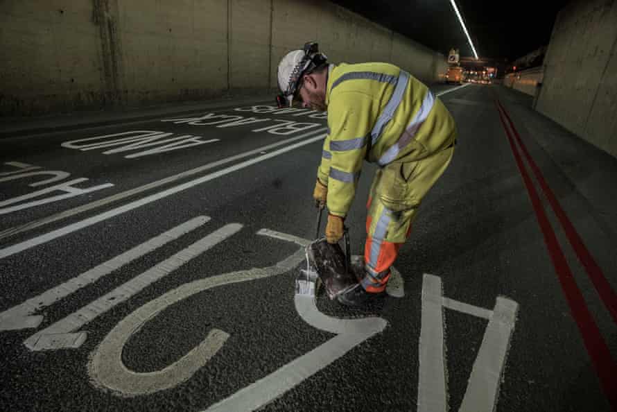 Upper Thames Street tunnel undergoing maintenance.