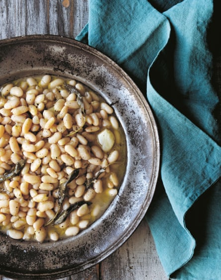 Emiko Davies’ recipe for fagioli all ’olio (stewed cannelini beans).