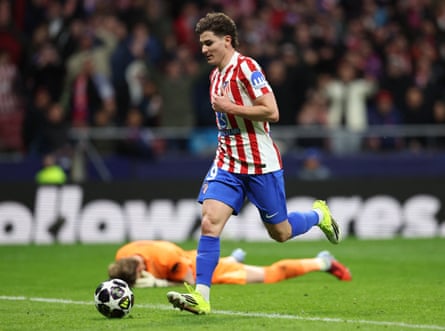 Julián Alvarez scores Atlético’s third goal