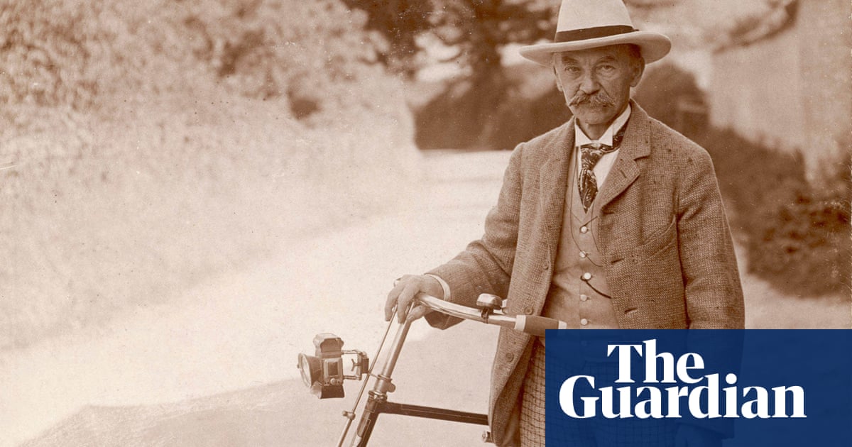 The Chosen by Elizabeth Lowry review – Thomas Hardy in mourning