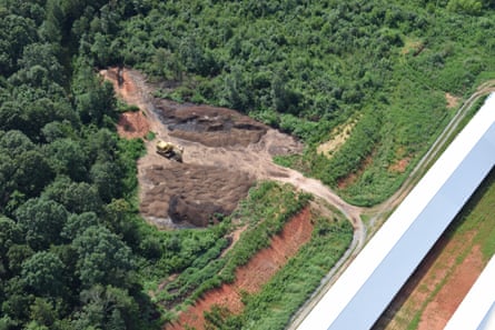 Exposed poultry litter, manure. Broad River Watershed, North Carolina.