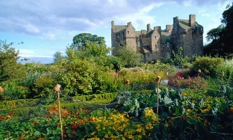 Kellie Castle gardens, Fife