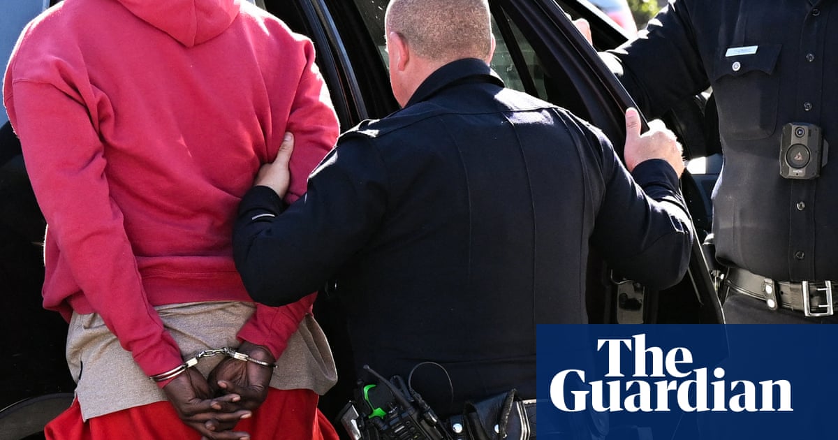 Калифорнийската полиция показва сериозни расови пристрастия при спиране и претърсване, намиране на данни