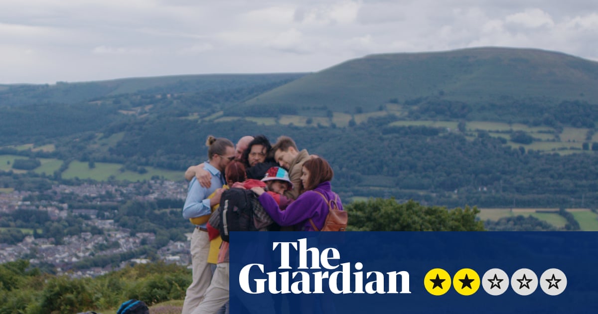 Surrender to It review insufferable bunch of actors reconnect for hiking weekend of pain and comedy