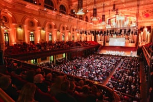Des foules à la mairie de Sydney pour le festival des écrivains.