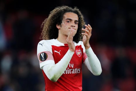 Guendouzi applauds their fans after Arsenal draw 0-0, but are through to the next round.