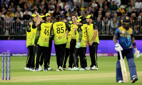 Australian players celebrates the dismissal of Sri Lanka's Kusal Mendis (R) during the ICC men's Twenty20 World Cup 2022 cricket match between Australia and Sri Lanka in Perth