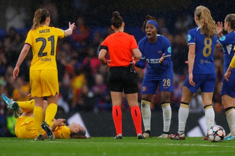 Kadeisha Buchanan pleads with the referee 