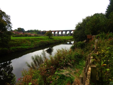 الجسر في وينالي، (المعروف محليًا باسم قوس وينالي)، من أراضي دير وينالي.