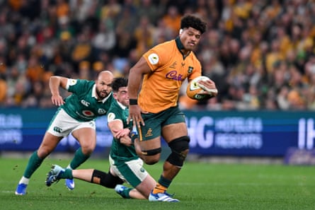 Rob Valetini breaks a tackle.