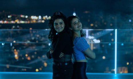Manal Issa and Nathalie Issa in The Swimmers