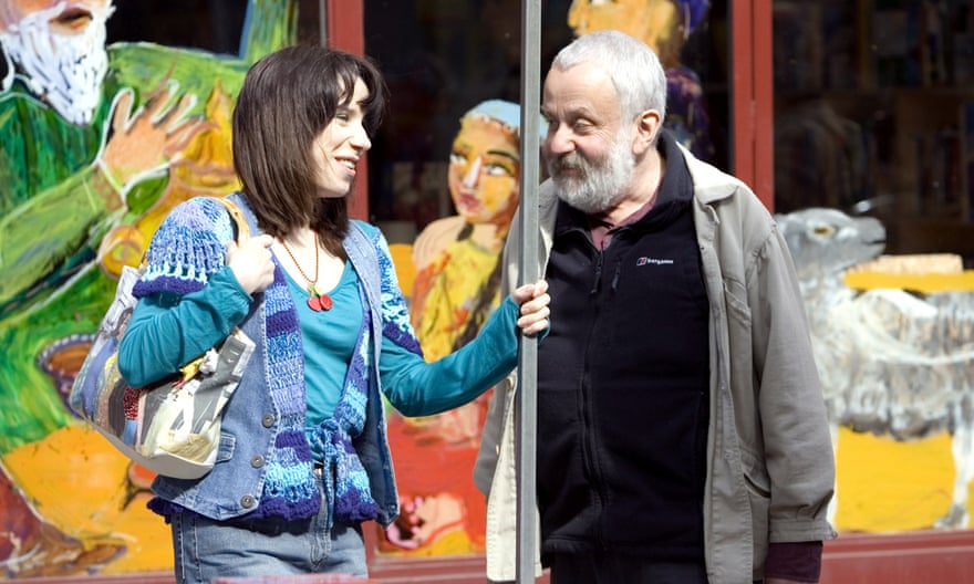 Sally Hawkins with Mike Leigh on the set of Happy-Go-Lucky