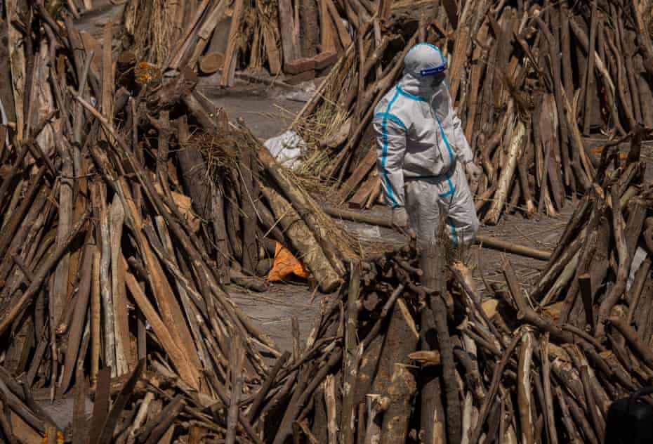 Funeral pyres in Delhi april 2021.