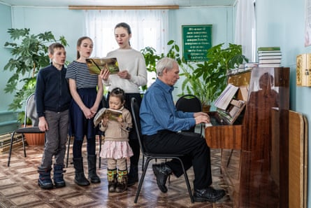 Galina Lazareva’s great-granddaughter sings at the Baptist Church House of Prayer. Representatives of this evangelical Christian movement arrived in Iengra in 1992.