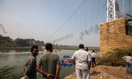 L'opération de sauvetage après l'effondrement du pont suspendu du Morbi la semaine dernière