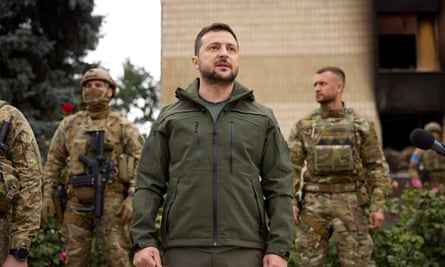 Volodymyr Zelenskiy visits the town of Izium recently liberated during a counteroffensive operation
