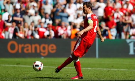 Stephan Lichtsteiner scores during the penalty shootout.
