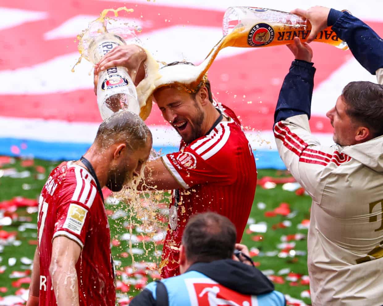 European Football: Kane’s Hat-trick Secures Bundesliga Title for Bayern, Lewandowski Departs Barcelona European Football: Kane’s Hat-trick Secures Bundesliga Title for Bayern, Lewandowski Departs Barcelona