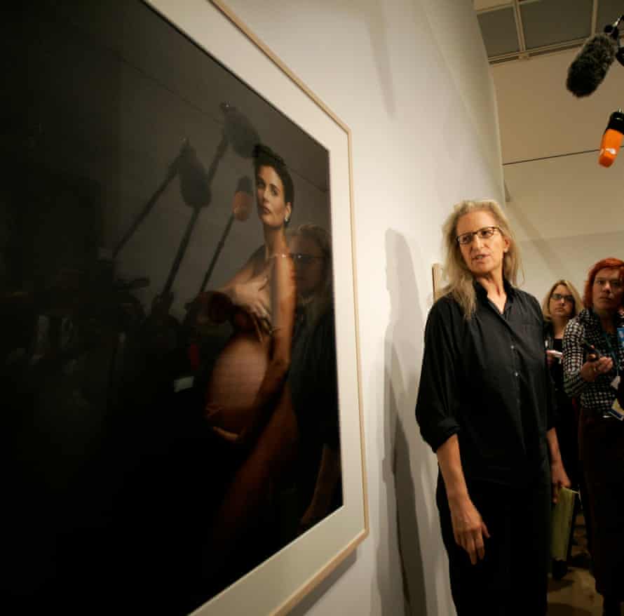Photographer Annie Leibovitz poses with her Vanity Fair Demi Moore cover.
