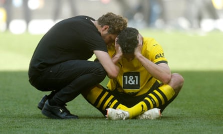 Edin Terzic and Mats Hummels after Dortmund failed to beat Mainz, allowing Bayern to grab the title on the final day in 2023.