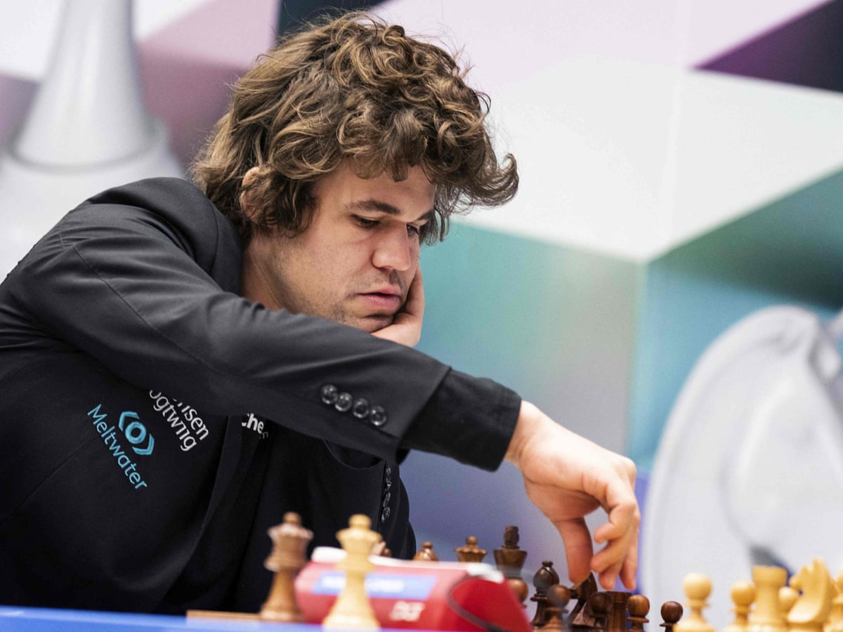 Magnus Carlsen commentates on the Olympiad