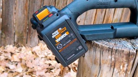 A Worx LeafJet 40V Nitro photographed outside