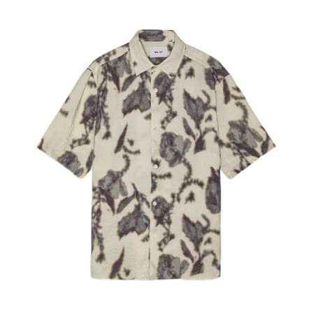 A men’s ecru and grey print shirt