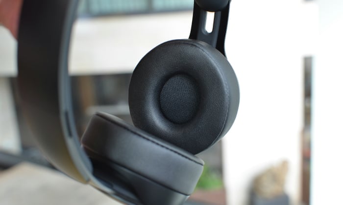 Beats Solo Pro Review Apple S On Ear Noise Cancelling Headphones Technology The Guardian