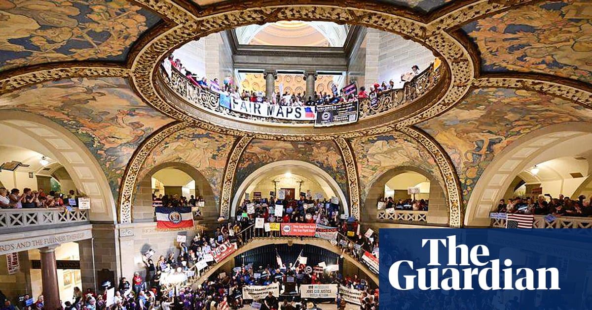 Organizers submit enough signatures to block gerrymandered Missouri map