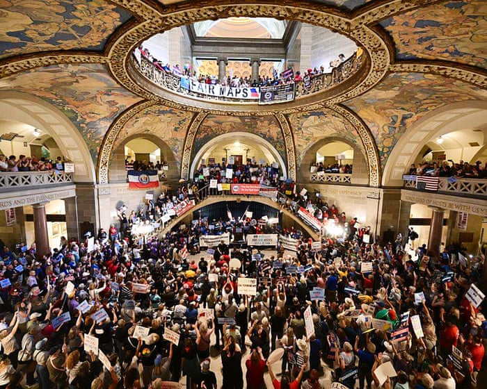 Organizers submit enough signatures to block gerrymandered Missouri map