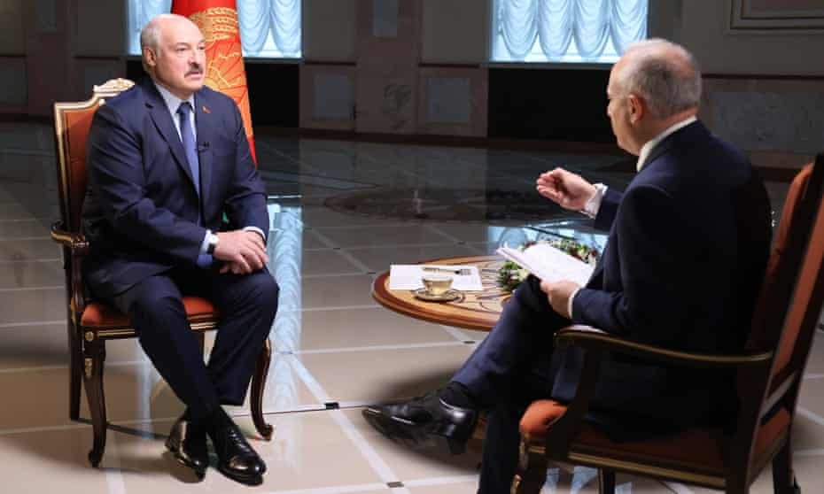 The Belarusian president Alexander Lukashenko, being interviewed by the BBC's Moscow correspondent, Steven Barnett Rosenberg.