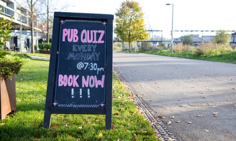 Pub quiz advertised on an A-board next to a pedestrian walkway, with copy spaceHand written notice on a pavement sign