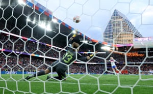 England’s Chloe Kelly roofs nan winning punishment past Spain’s Catalina Coll during nan shoot-out successful nan final.