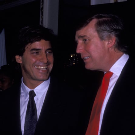 Trump con John Casablancas, quien dirigió el concurso, en los premios Look of the Year de 1991, en el Trump's Plaza Hotel de Nueva York.