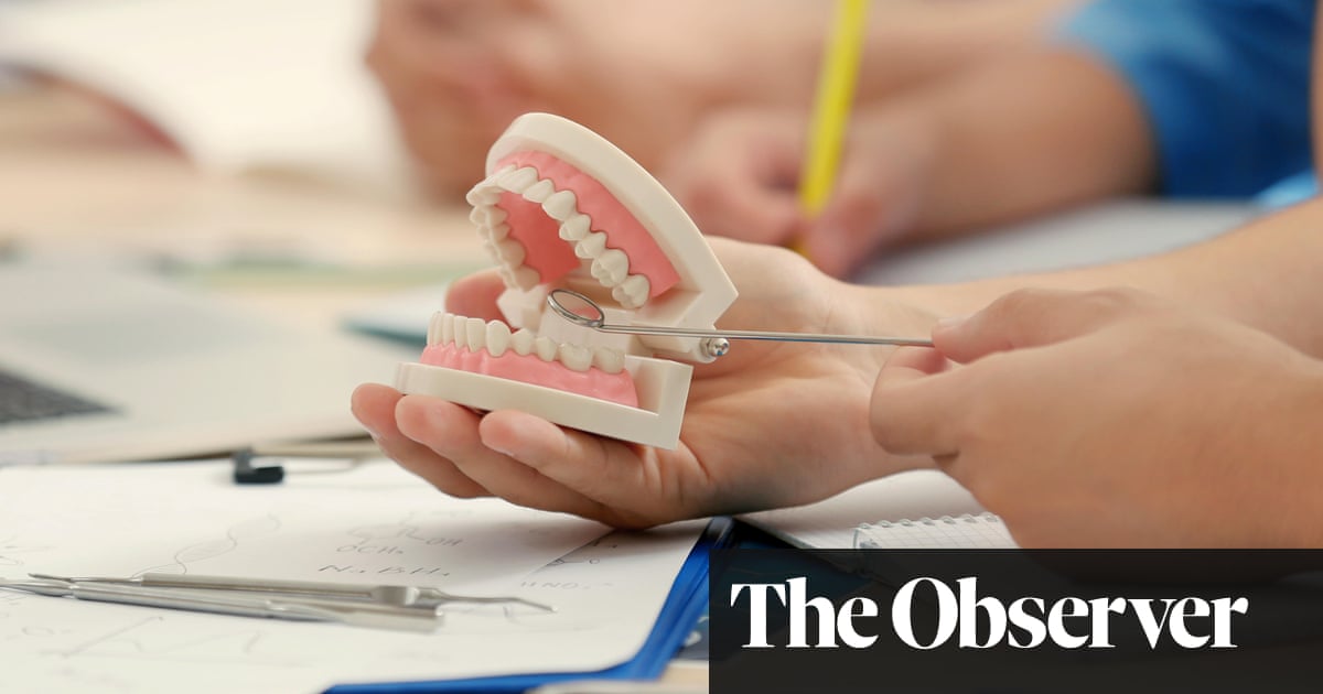 Dental students in England offered £10,000 to switch university