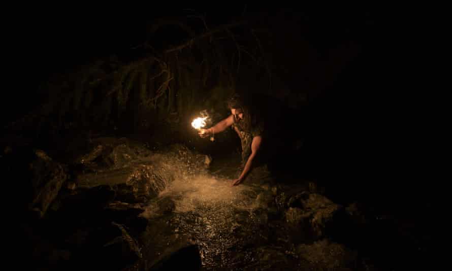 A discovery of flint axes led to the belief that Neanderthals built fires