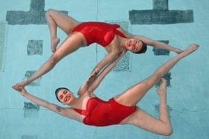 Synchronised swimmers