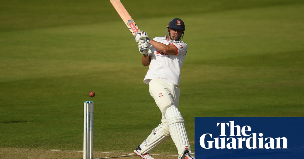 Alastair Cook hits stylish century for Essex before Somerset fight back