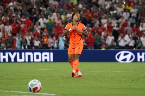Justin Kluivert reacts after clattering the woodwork.