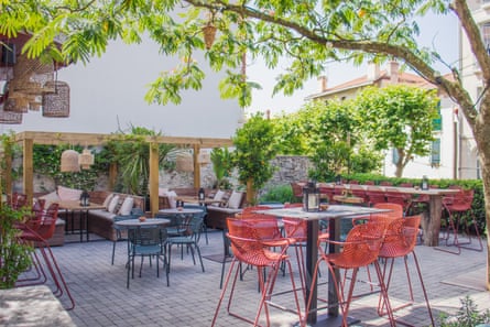 Outside seating for cafe with tree in little courtyard