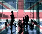 Migrazione netta del Regno Unito cala del 69%: reazioni politiche e impatti sul mercato del lavoro