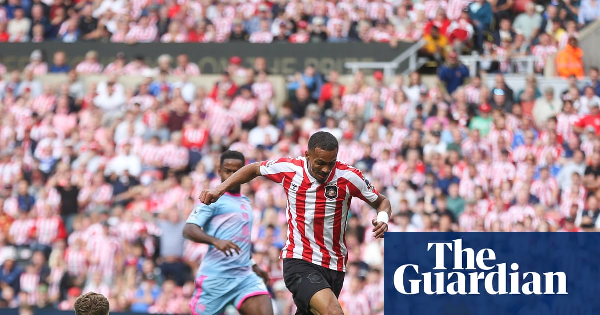 Sunderland’s Wilson Isidor applies the finishing touch to sink Fulham