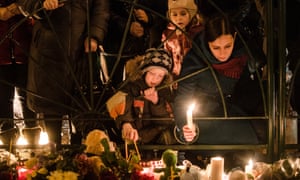 People lighting candles in commemoration of victims of Airbus 321 crash