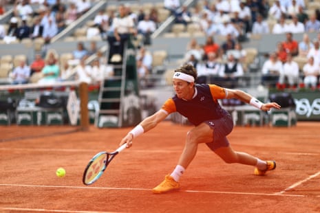 Casper Ruud mengantongi set pertama.