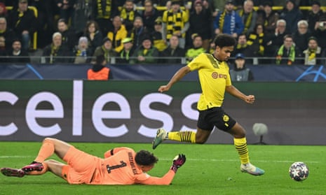 Karim Adeyemi goes past goalkeeper Kepa Arrizabalaga to score for Dortmund