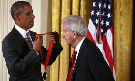 Barack Obama presenting novelist and screenwriter Larry McMurtry with a National Humanities Medal in 2015.