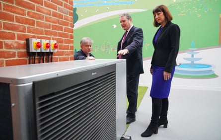 Starmer and Reeves stand beside heat pump as Jackson crouches