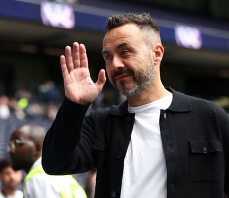 Roberto De Zerbi arrives at the stadium before kick-off.